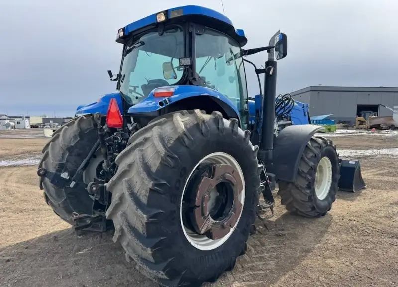 2009 New Holland T7060 MFWD photo 4
