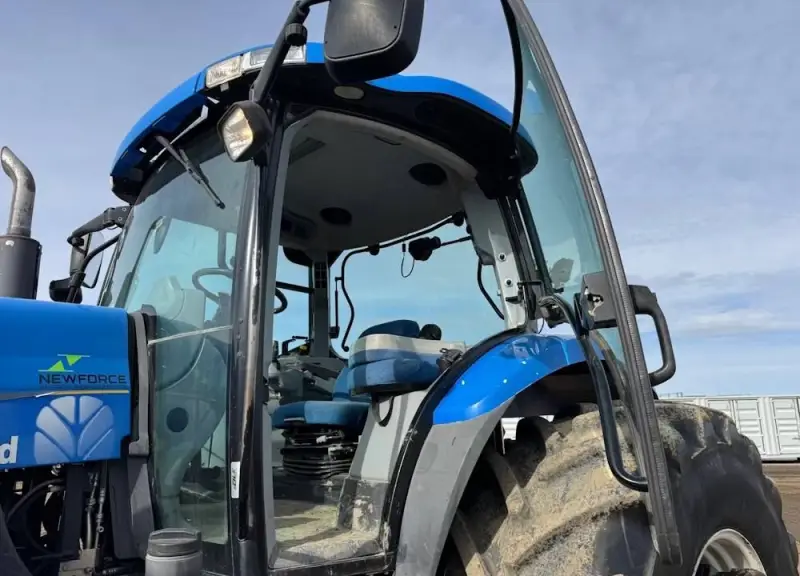 2009 New Holland T7060 MFWD photo 15