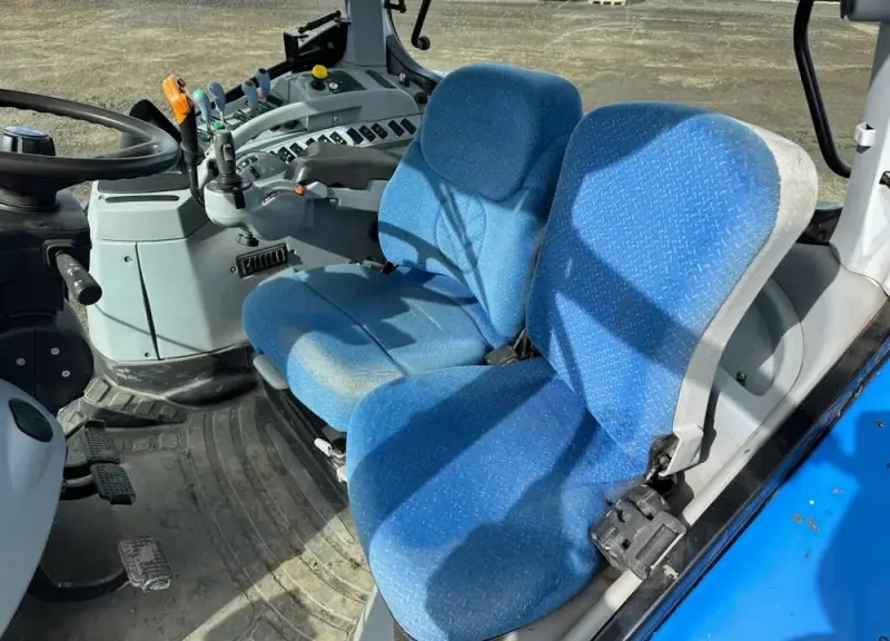 2009 New Holland T7060 MFWD photo 16
