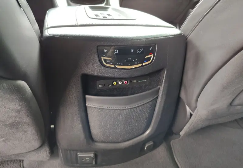 2016 Cadillac Escalade photo 39