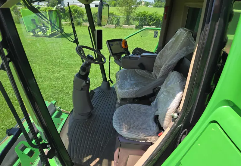 2014 John Deere S690 photo 94