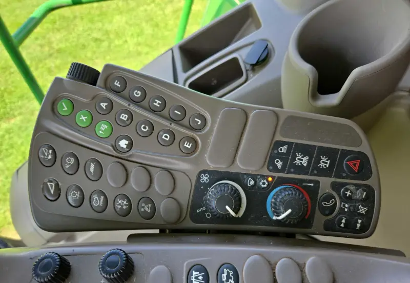 2014 John Deere S690 photo 103