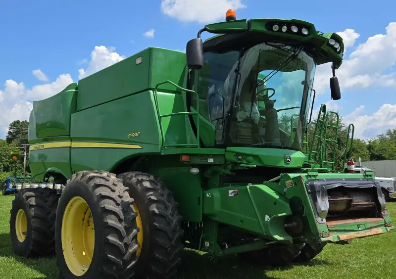 2014 John Deere S690 photo 3