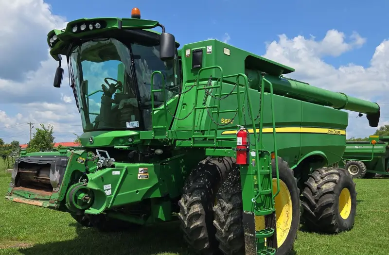 2014 John Deere S690 photo 1