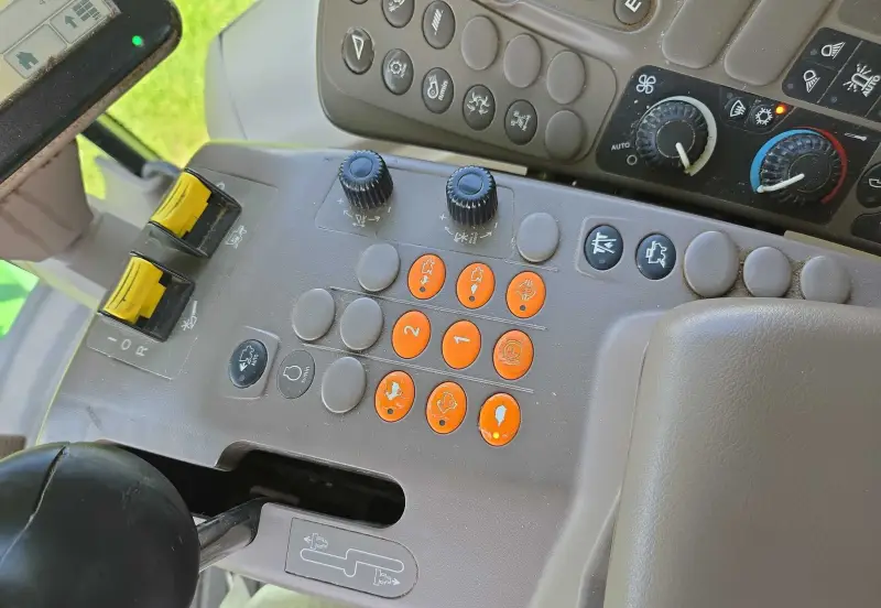 2014 John Deere S690 photo 101