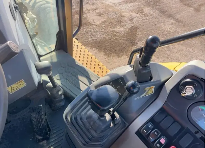 2016 Caterpillar 415F2IL photo 31