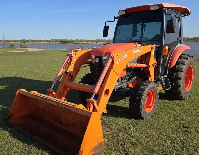 2013 Kubota L6060D photo 2
