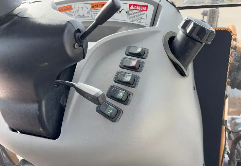 2019 Case 580 Super N photo 88