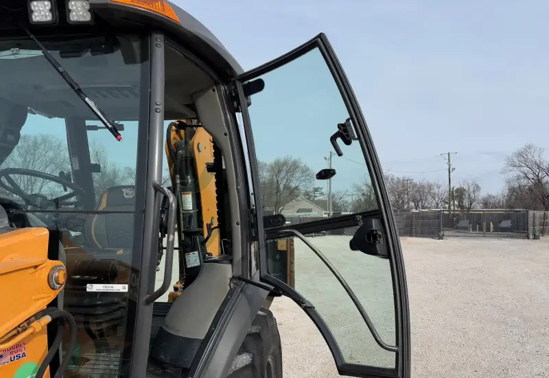 2019 Case 580 Super N photo 81