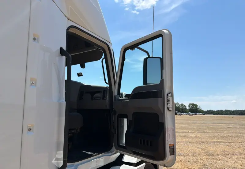 2023 Mack Anthem photo 62