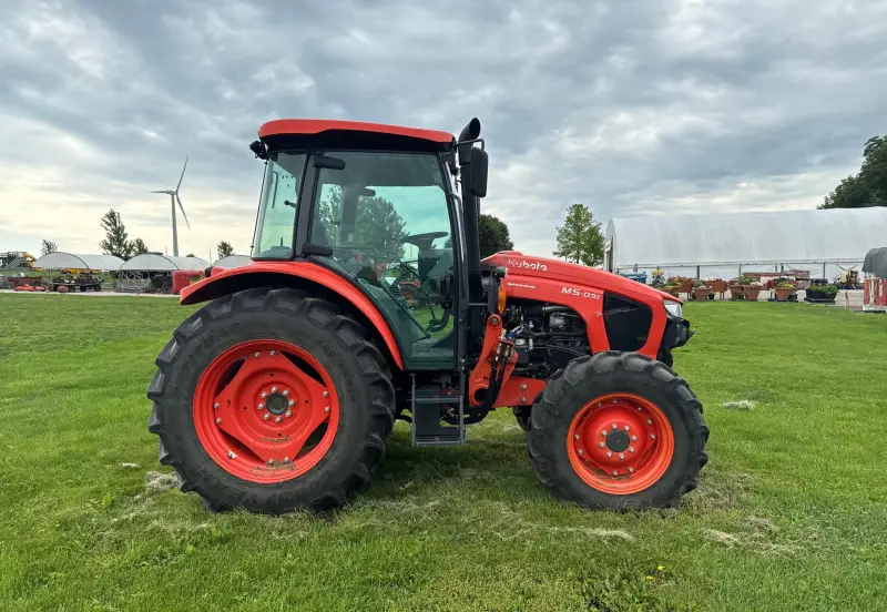 2021 Kubota M5-091 photo 4