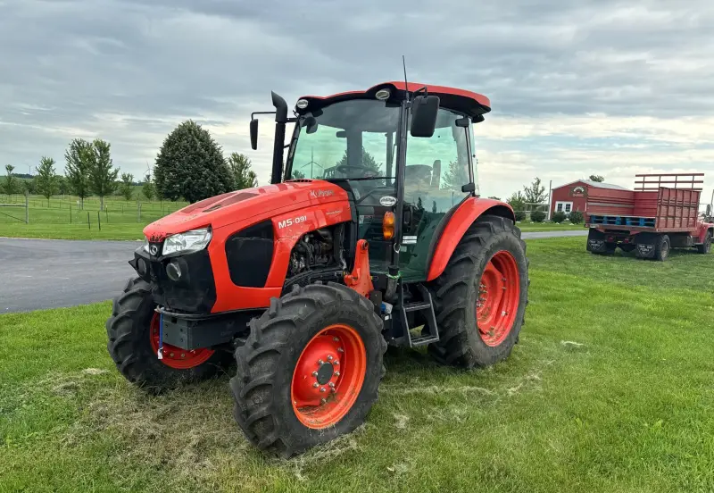 2021 Kubota M5-091 photo 2