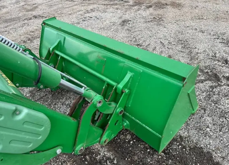 2015 John Deere 5085M photo 11