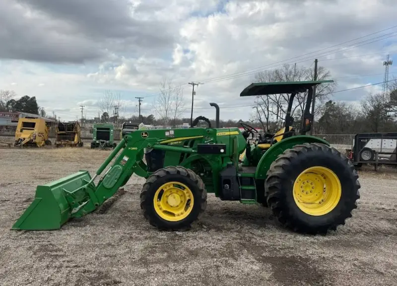 2015 John Deere 5085M photo 5