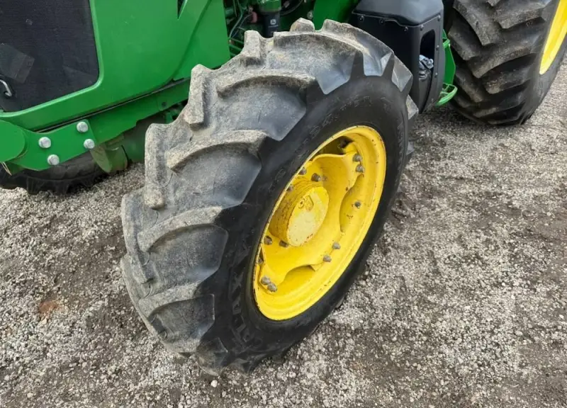2015 John Deere 5085M photo 26