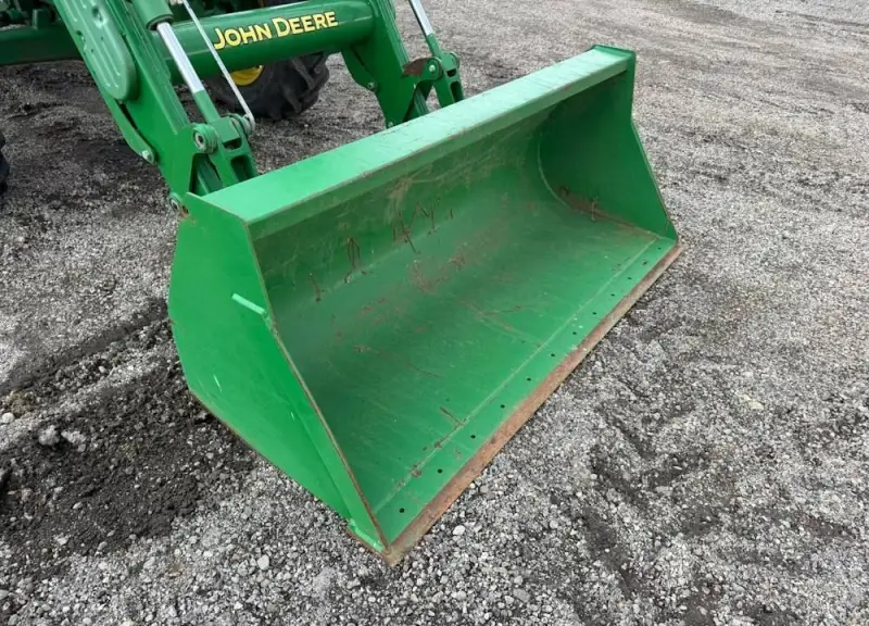 2015 John Deere 5085M photo 10