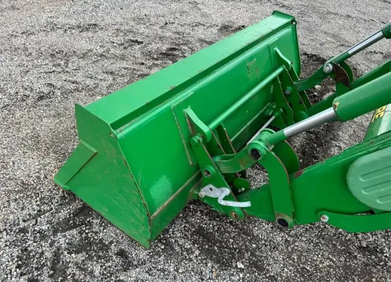 2015 John Deere 5085M photo 12
