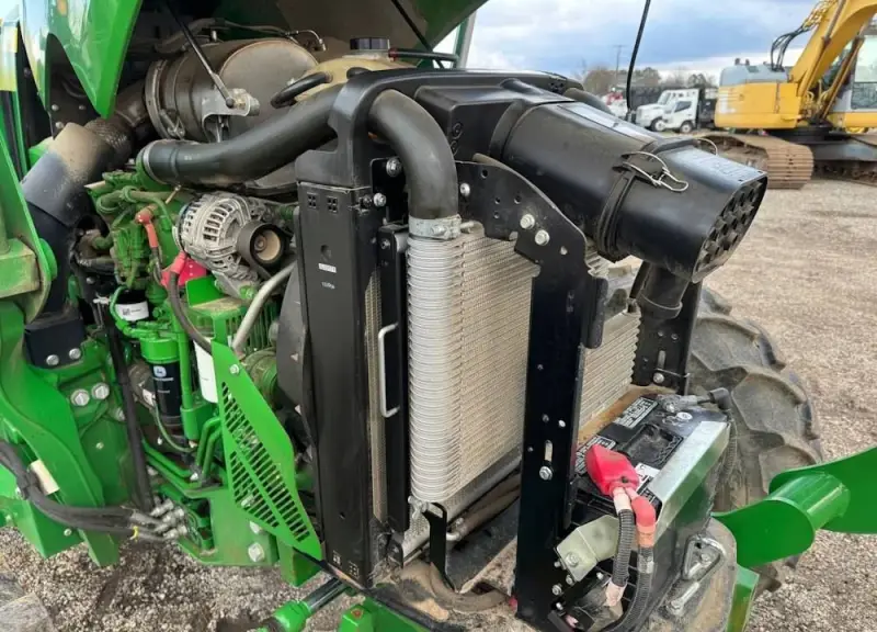 2015 John Deere 5085M photo 24