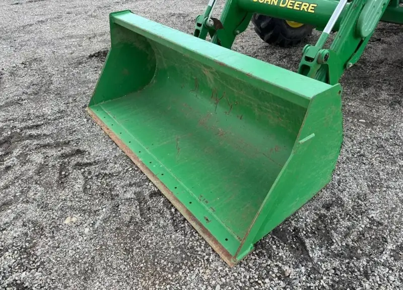 2015 John Deere 5085M photo 9