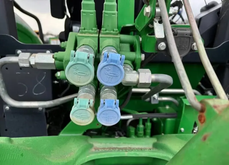2015 John Deere 5085M photo 20
