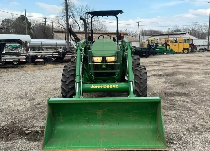 2015 John Deere 5085M photo 7