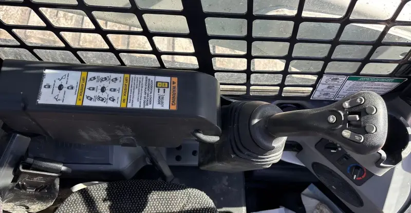 2022 Bobcat T770 photo 26