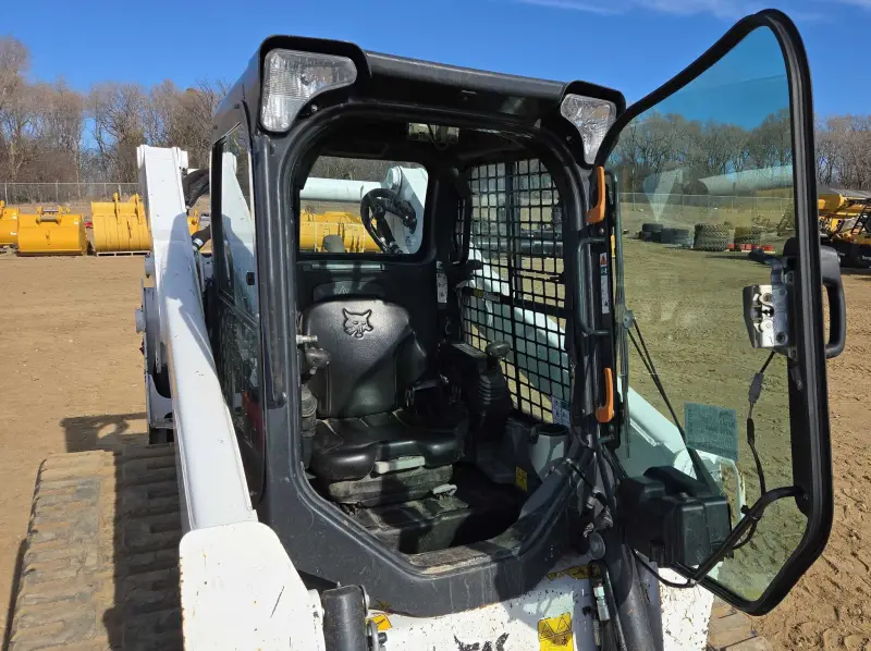 2024 Bobcat T770 photo 28