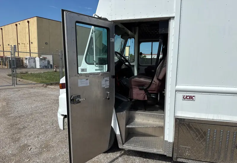 2002 Freightliner MT45 Chassis photo 40