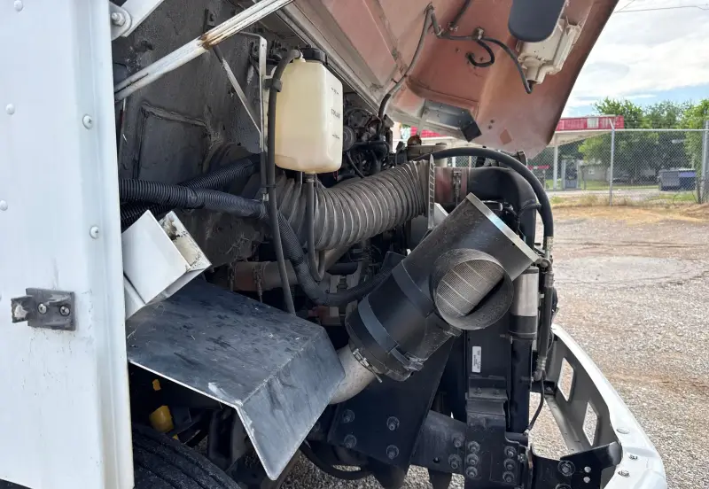 2002 Freightliner MT45 Chassis photo 102