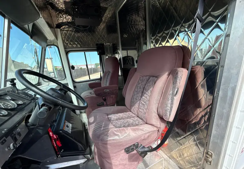 2002 Freightliner MT45 Chassis photo 42