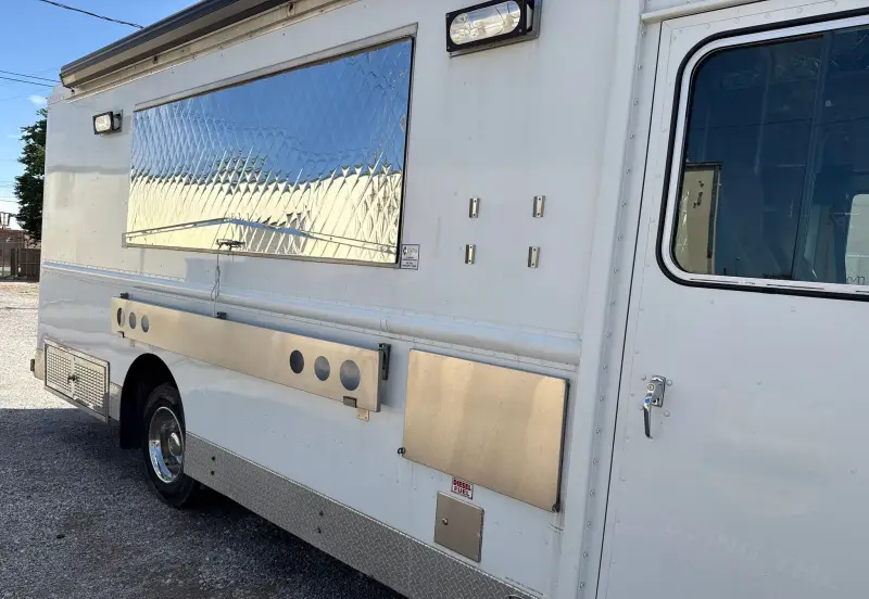 2002 Freightliner MT45 Chassis photo 31