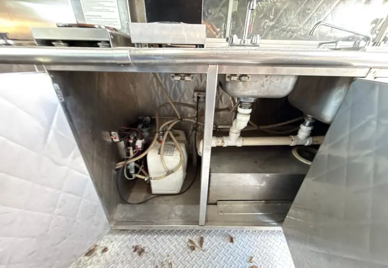 2002 Freightliner MT45 Chassis photo 86