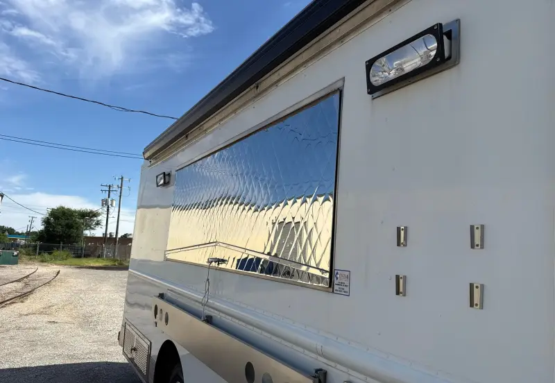 2002 Freightliner MT45 Chassis photo 33