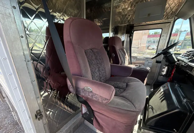 2002 Freightliner MT45 Chassis photo 59