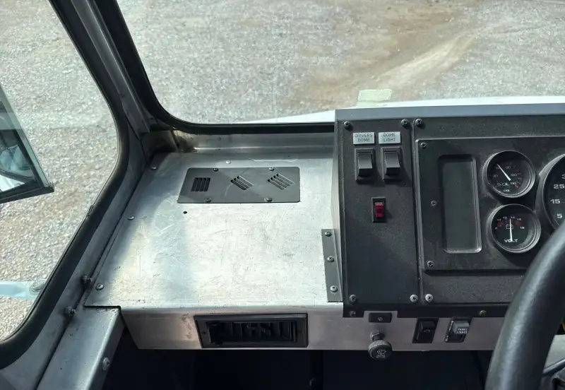2002 Freightliner MT45 Chassis photo 49