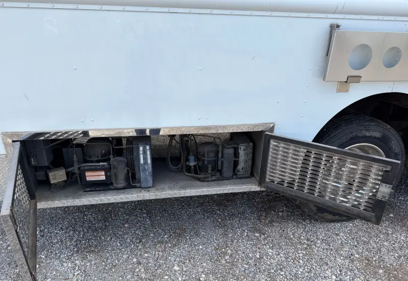2002 Freightliner MT45 Chassis photo 27