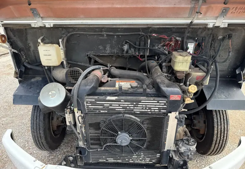 2002 Freightliner MT45 Chassis photo 104