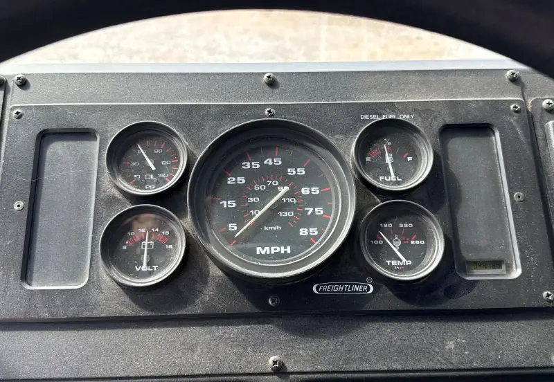 2002 Freightliner MT45 Chassis photo 47