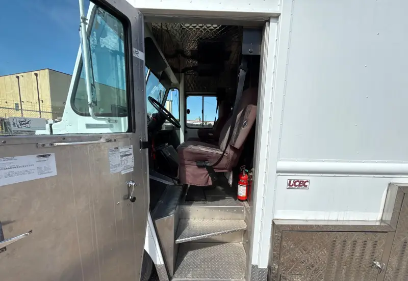 2002 Freightliner MT45 Chassis photo 41