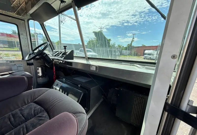 2002 Freightliner MT45 Chassis photo 60