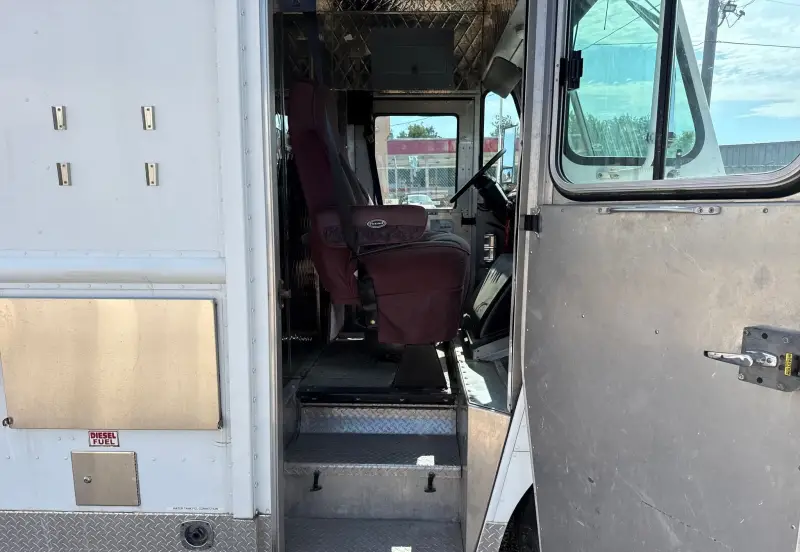 2002 Freightliner MT45 Chassis photo 58