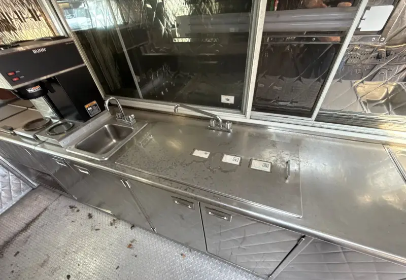 2002 Freightliner MT45 Chassis photo 92