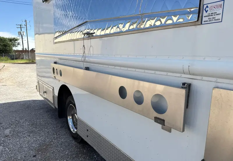 2002 Freightliner MT45 Chassis photo 35