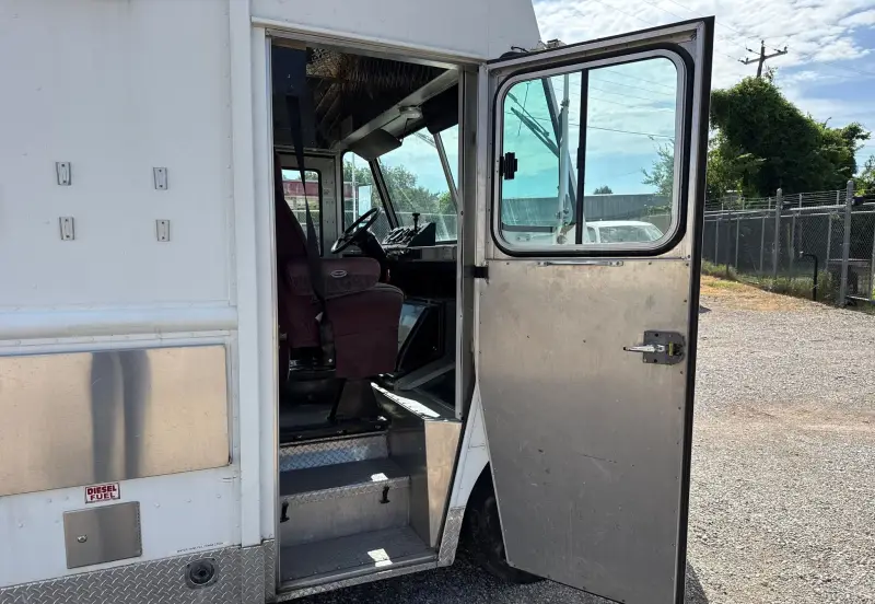 2002 Freightliner MT45 Chassis photo 57
