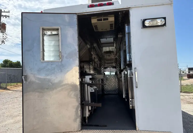 2002 Freightliner MT45 Chassis photo 62