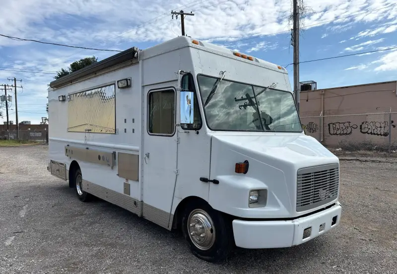 2002 Freightliner MT45 Chassis photo 1