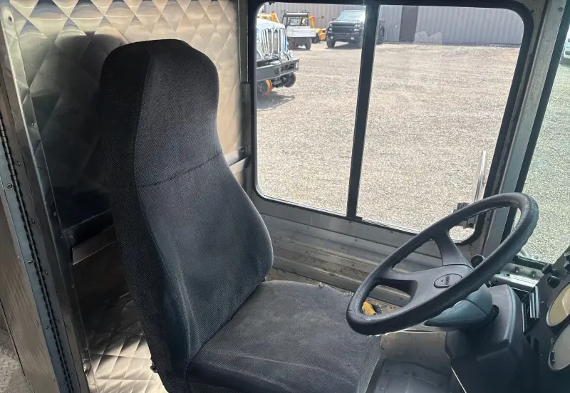 2005 Freightliner MT45 photo 27