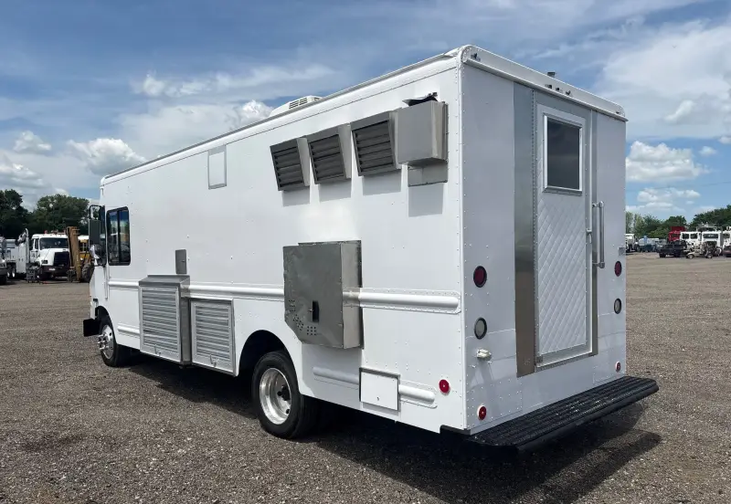2005 Freightliner MT45 photo 7