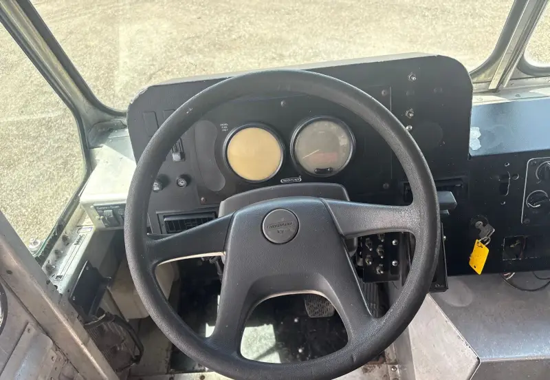 2005 Freightliner MT45 photo 28