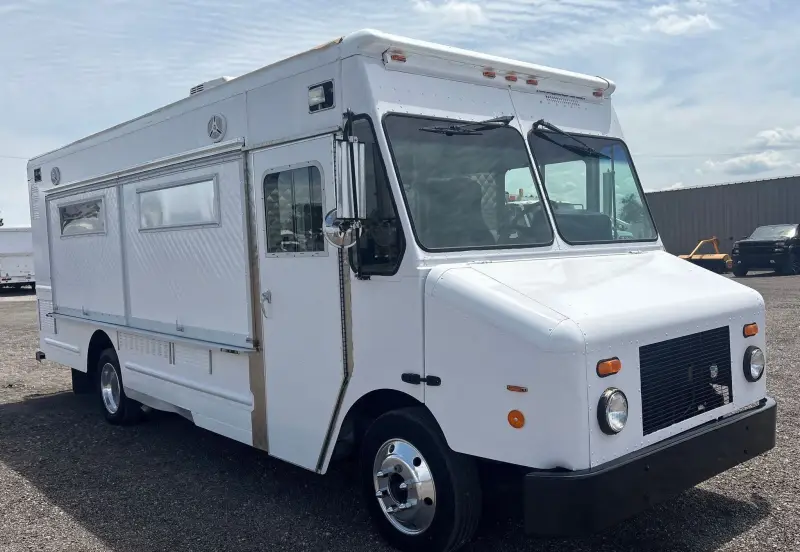 2005 Freightliner MT45 photo 1
